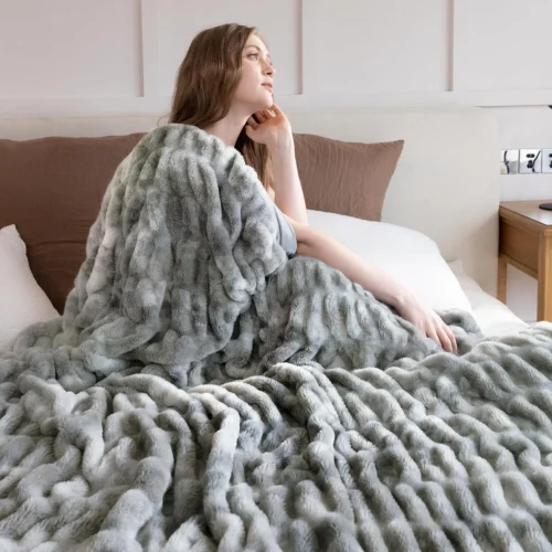 blunique Ultra Soft Cozy Faux Fur Throw Blanket, Fuzzy Plush Thick Bubble Blanket, Luxury Fluffy Blanket for Couch, Sofa, Bedroom, and Living Room, 50x60 Inches, Cream White